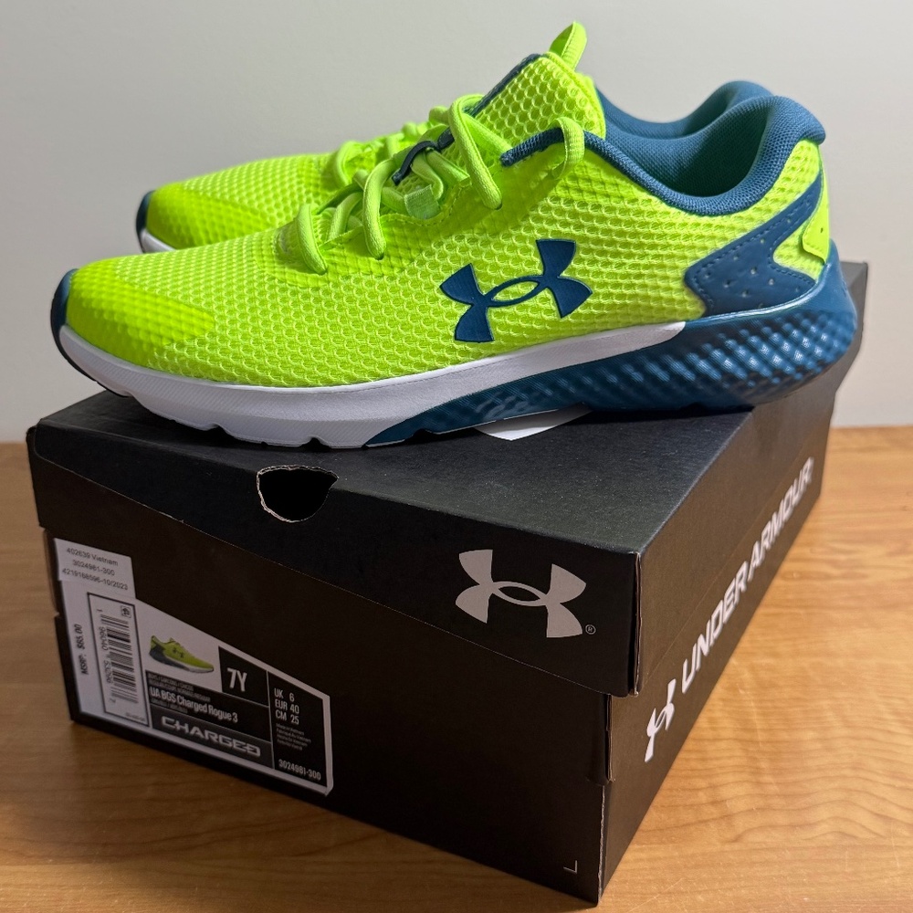 Under Armour Charged Rogue 3 Shoes (Youth Size 7)